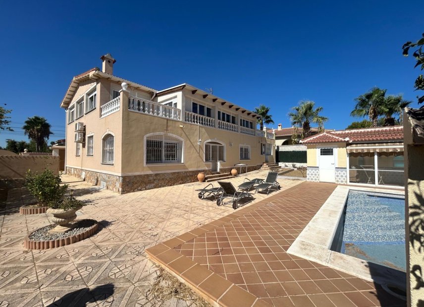 Reventa - Villa -
Ciudad Quesada - town