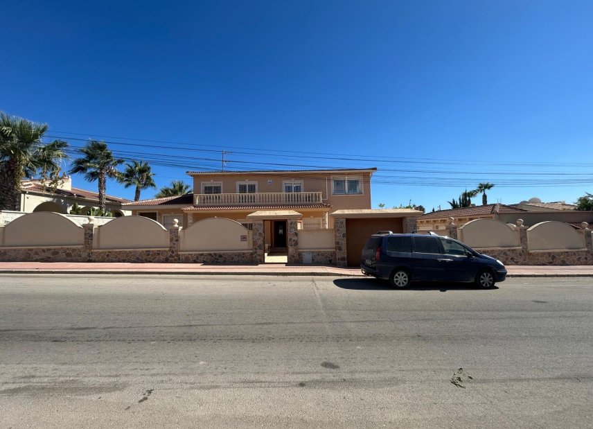 Reventa - Villa -
Ciudad Quesada - town