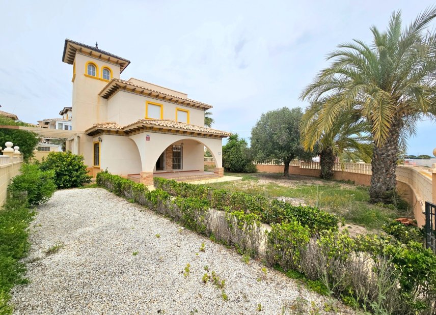 Reventa - Villa -
Elche - La Marina