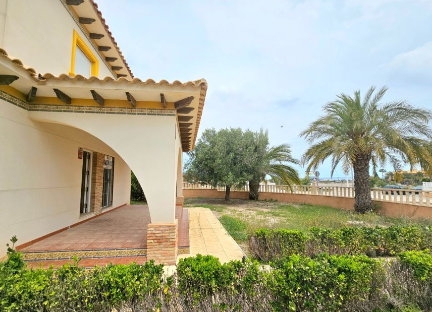 Reventa - Villa -
Elche - La Marina