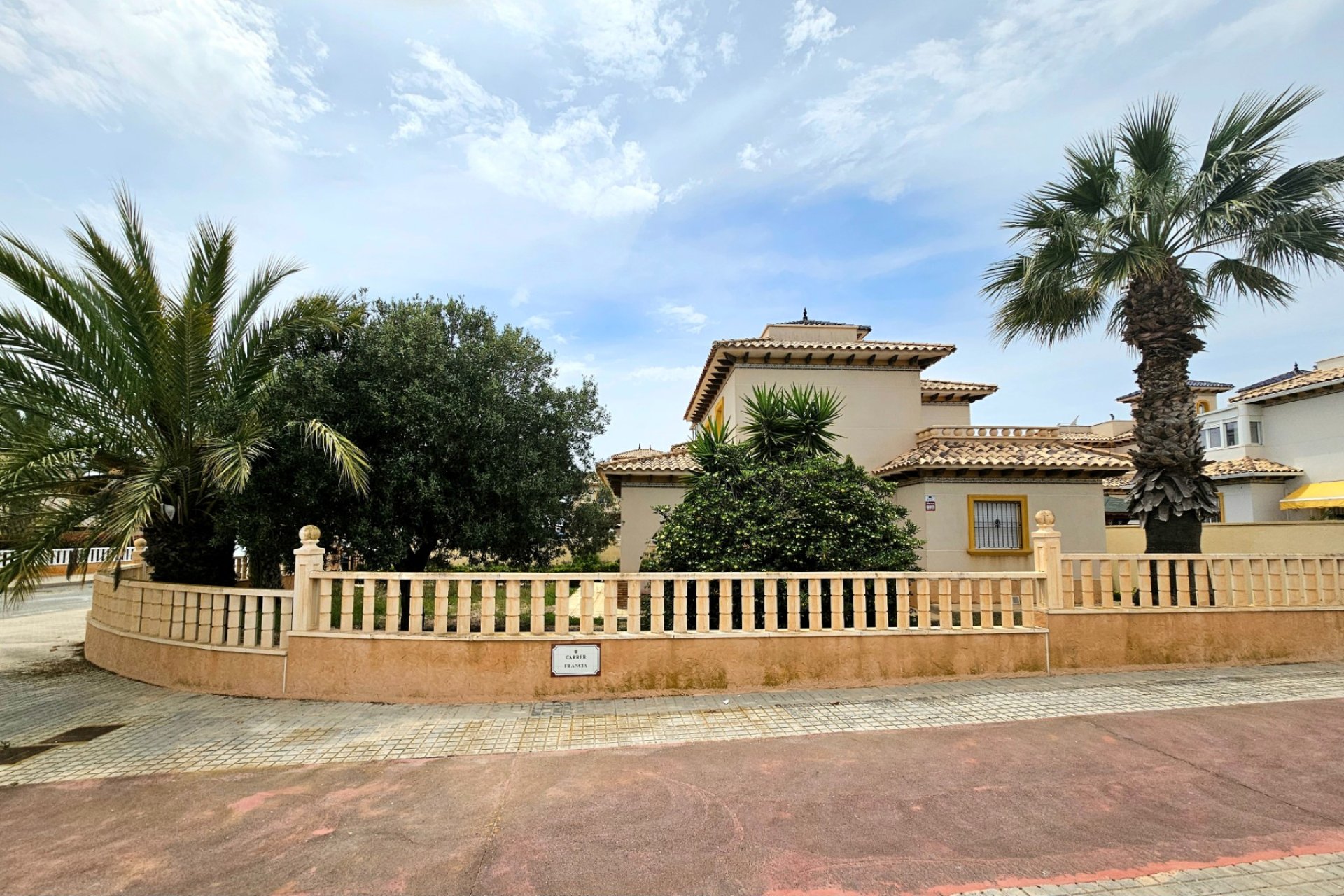 Reventa - Villa -
Elche - La Marina