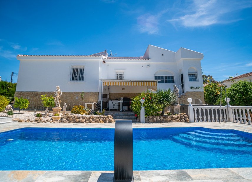 Reventa - Villa -
La Marina - LA MARINA