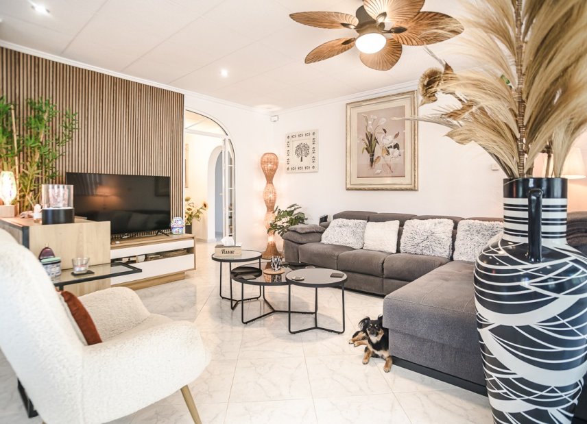 Reventa - Villa -
La Marina - LA MARINA