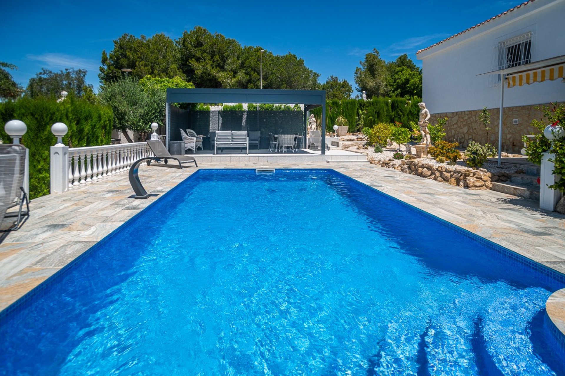Reventa - Villa -
La Marina - LA MARINA