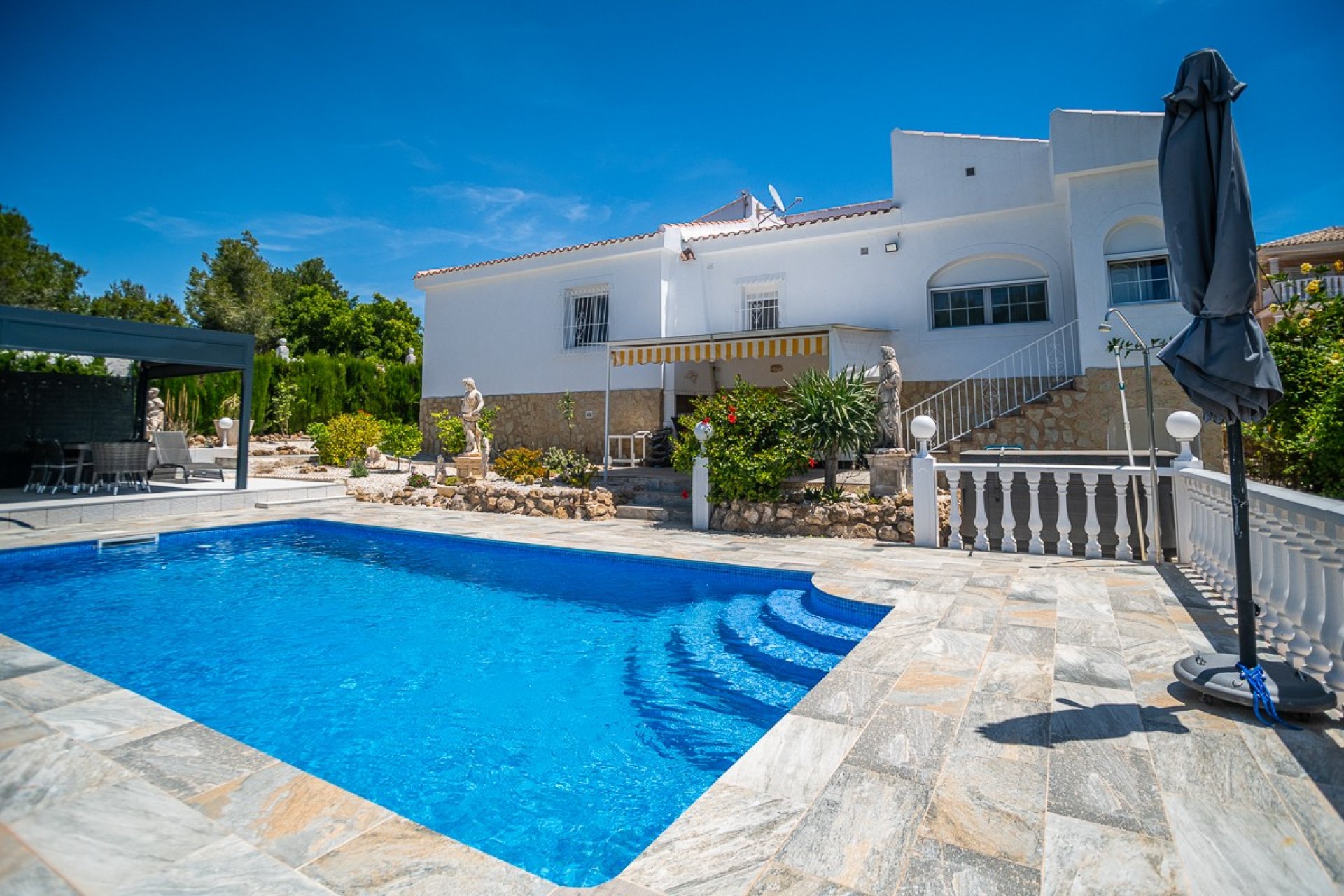 Reventa - Villa -
La Marina - LA MARINA