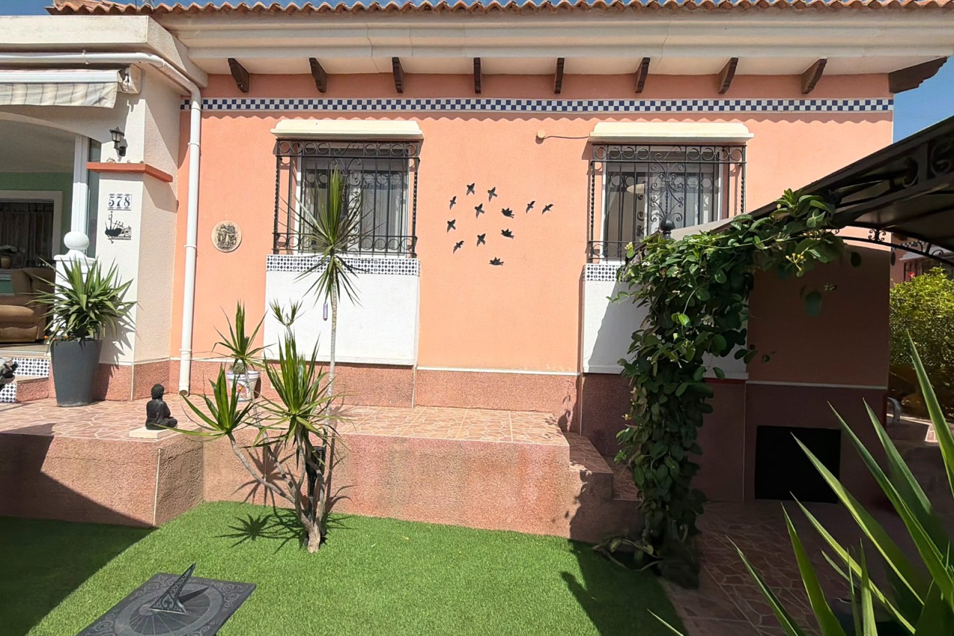 Reventa - Villa -
Los Montesinos - La Herrada