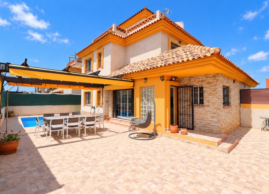 Reventa - Villa -
Los Montesinos - La Herrada