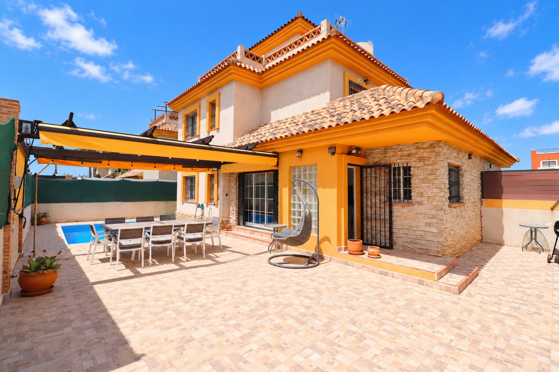 Reventa - Villa -
Los Montesinos - La Herrada