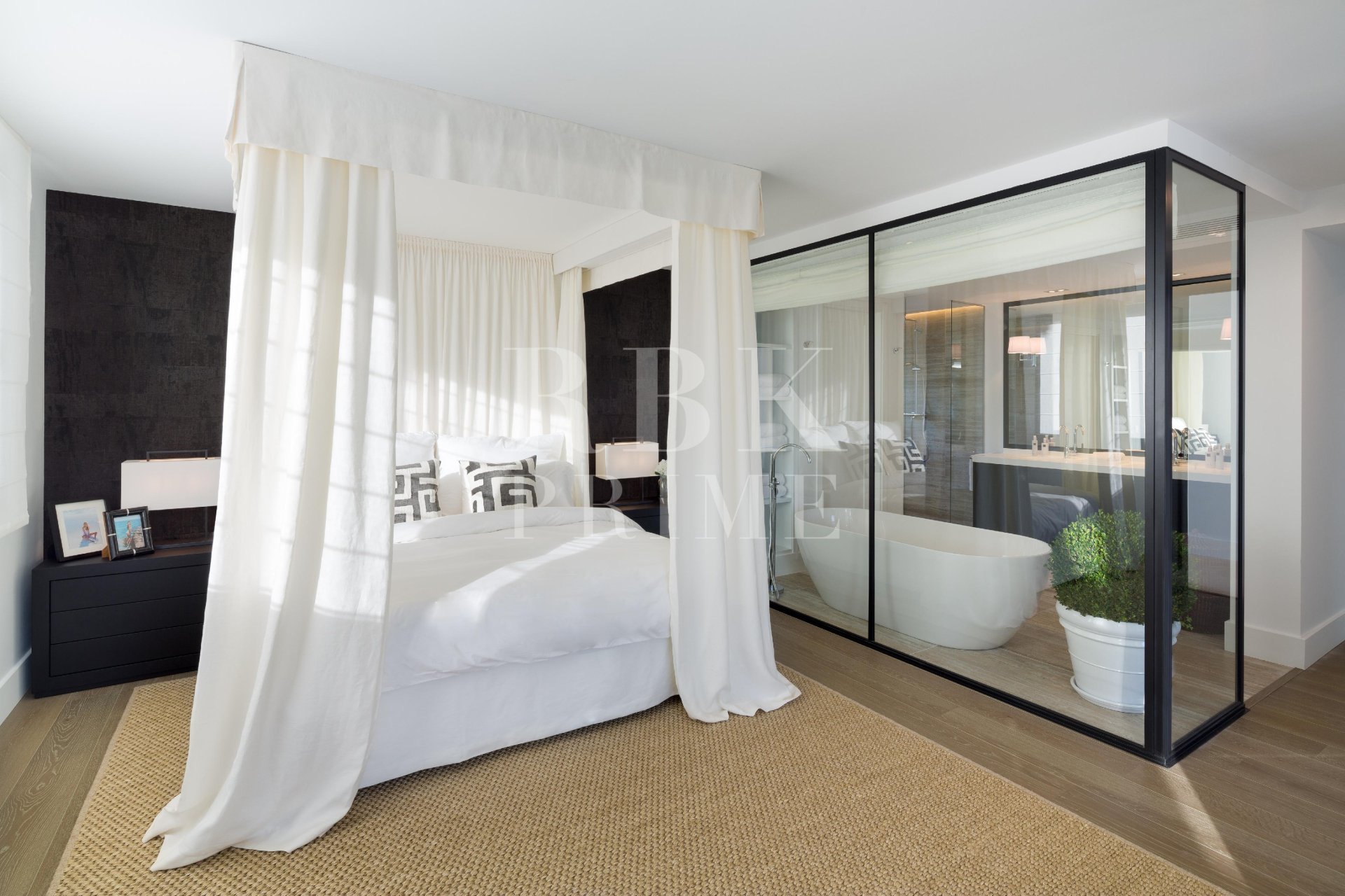 Reventa - Villa -
Malaga - Nueva Andalucía