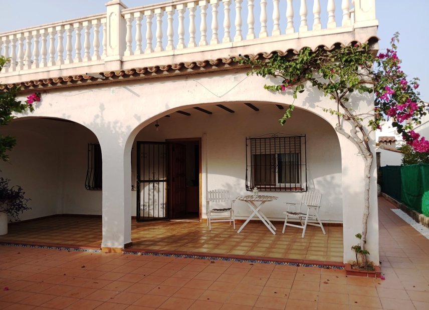 Reventa - Villa -
Oliva