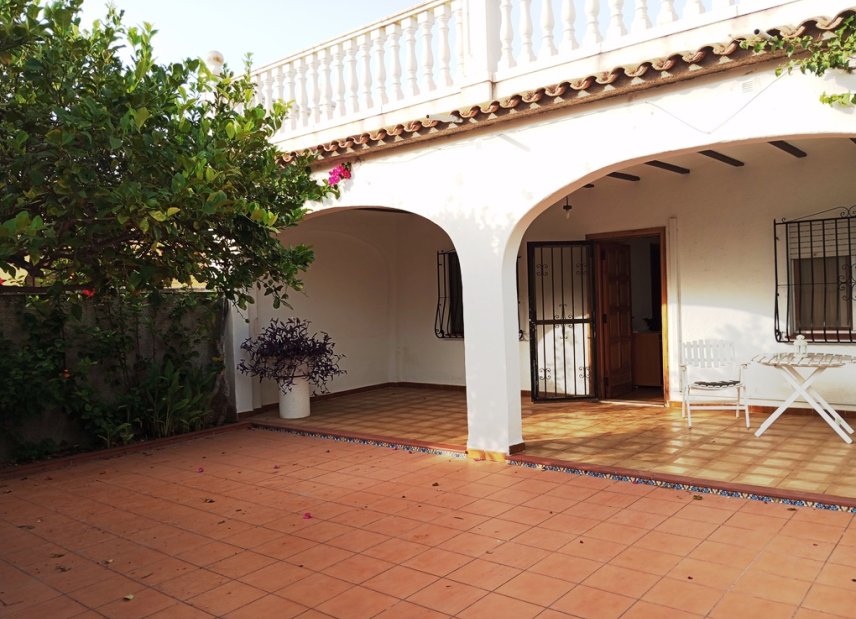 Reventa - Villa -
Oliva