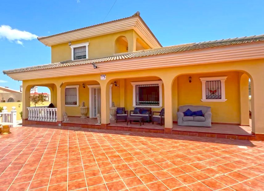 Reventa - Villa -
Torrevieja - Los Balcones