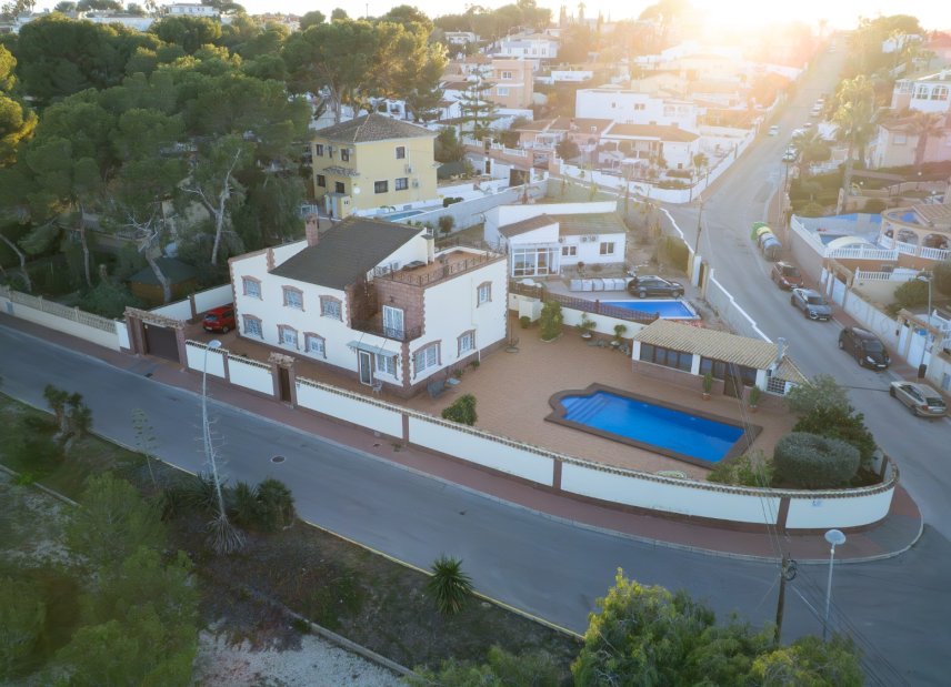 Reventa - Villa -
Torrevieja - Los Balcones