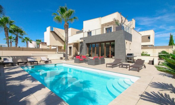 Villa - Resale - Torrevieja - Aguas Nuevas