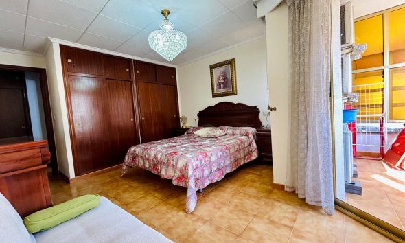 Resale - apartment -
Santa Pola - Puerto