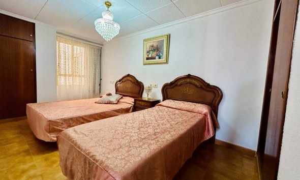 Resale - apartment -
Santa Pola - Puerto