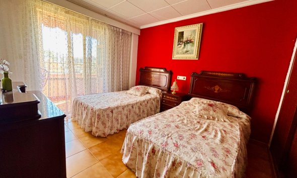 Resale - apartment -
Santa Pola - Puerto