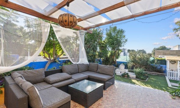 Resale - Villa -
Santa Pola - El Poble Llevanti
