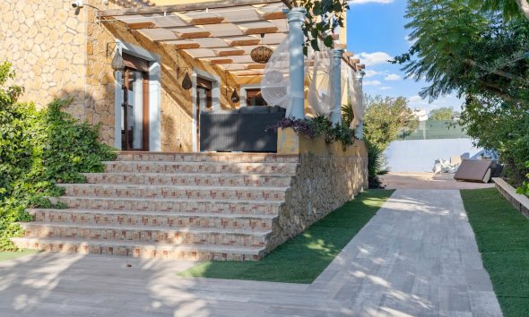 Resale - Villa -
Santa Pola - El Poble Llevanti