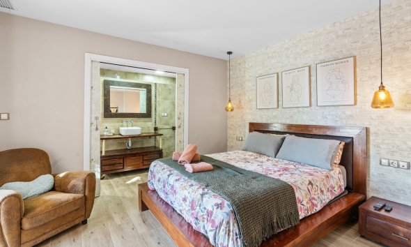 Resale - Villa -
Santa Pola - El Poble Llevanti