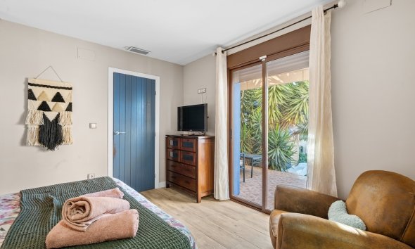 Resale - Villa -
Santa Pola - El Poble Llevanti