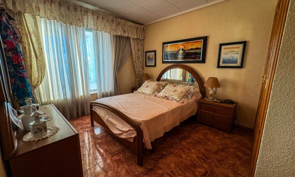 Resale - apartment -
Santa Pola - Puerto
