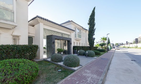 Reventa - apartment -
Benahavis - La Quinta