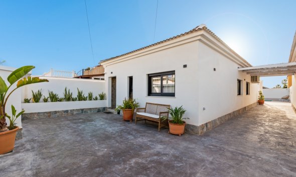 Gensalg - Villa -
Torrevieja - El Chaparral