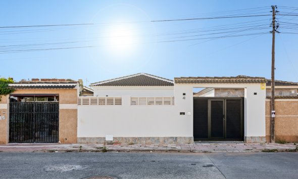 Gensalg - Villa -
Torrevieja - El Chaparral