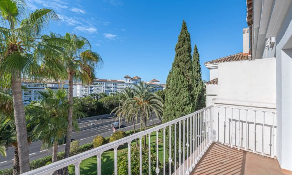 Reventa - Adosado -
Marbella - Puerto Banús