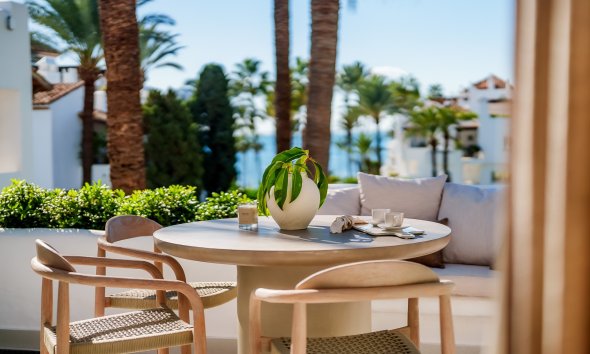 Reventa - apartment -
Estepona