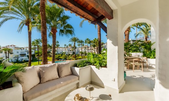 Reventa - apartment -
Estepona