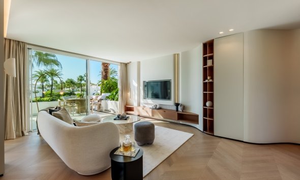 Reventa - apartment -
Estepona