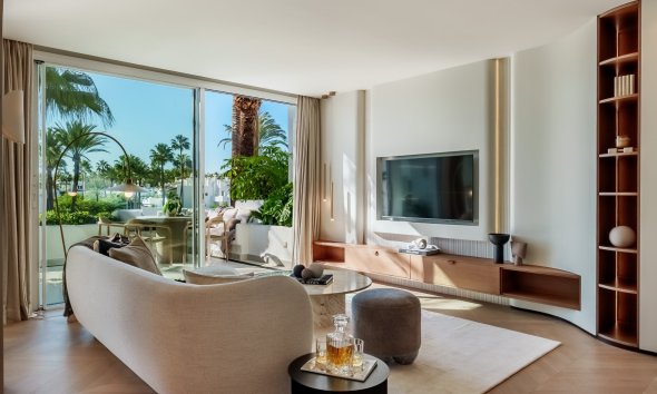 Reventa - apartment -
Estepona