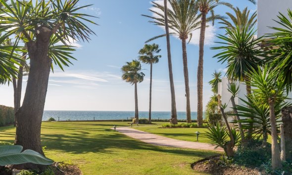 Reventa - apartment -
Estepona