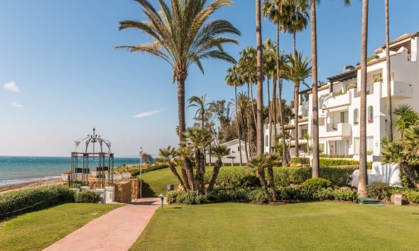 Reventa - apartment -
Estepona