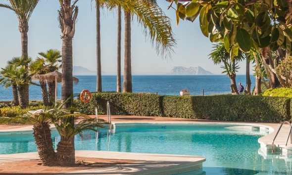 Reventa - apartment -
Estepona