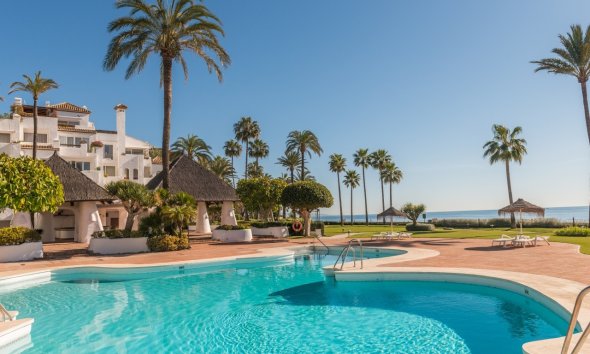 Reventa - apartment -
Estepona