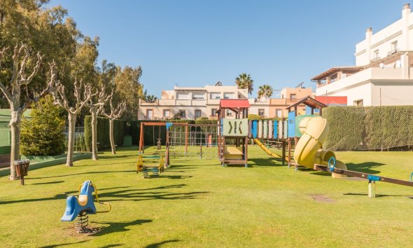 Reventa - apartment -
Estepona