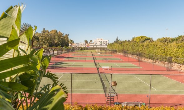 Reventa - apartment -
Estepona
