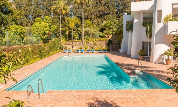 Reventa - apartment -
Estepona