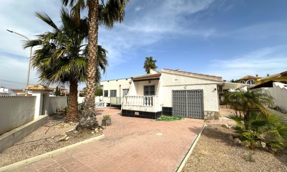 Resale - Villa -
Ciudad Quesada