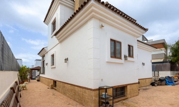 Gensalg - Villa -
Los Montesinos - La Herrada