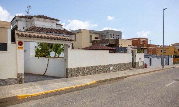 Gensalg - Villa -
Los Montesinos - La Herrada
