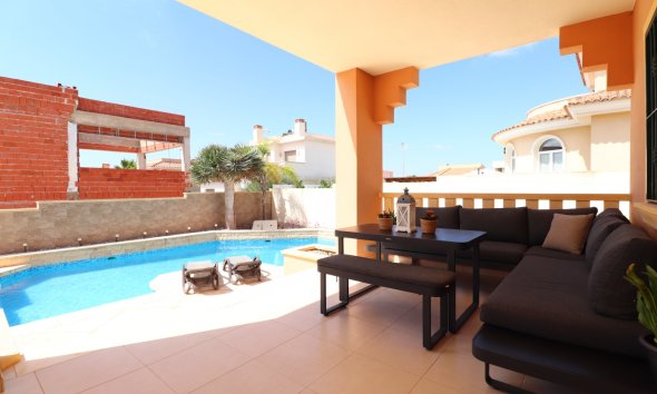 Reventa - Villa -
Ciudad Quesada - La Fiesta