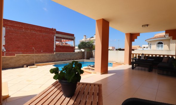 Reventa - Villa -
Ciudad Quesada - La Fiesta