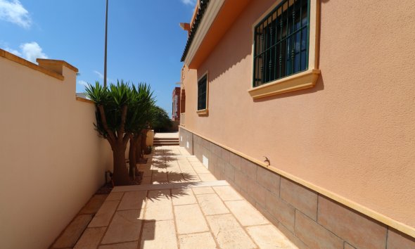 Reventa - Villa -
Ciudad Quesada - La Fiesta