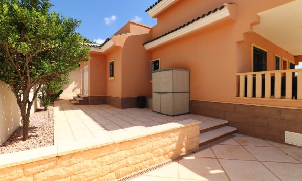 Reventa - Villa -
Ciudad Quesada - La Fiesta