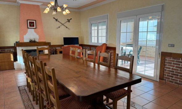 Resale - Townhouse -
Los Montesinos