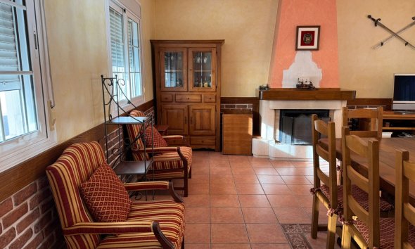 Resale - Townhouse -
Los Montesinos